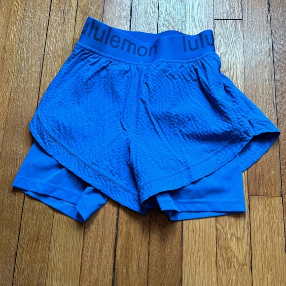 Lululemon Logo Waistband HR Train Short - Picture 2 of 5